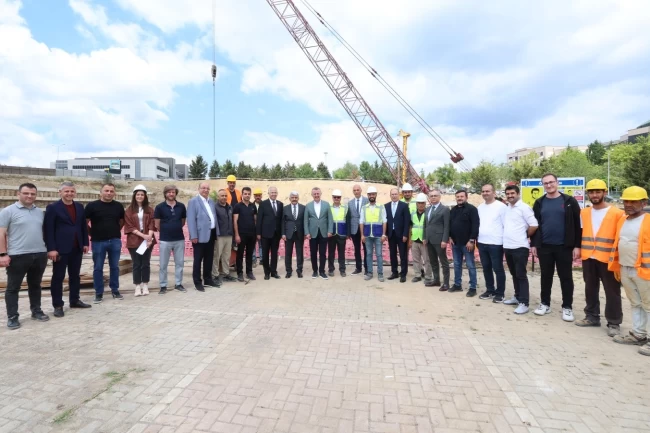 Umuttepe'de cami ve otopark projesi hızla ilerliyor