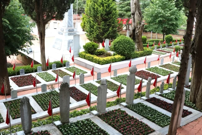 Kocaeli'de mezarlıklar bayram ziyaretine hazır