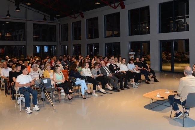 Yeni dünya düzeni söyleşide ele alındı