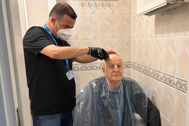 İstanbul Bakırköy'de bayramlık tıraş etti