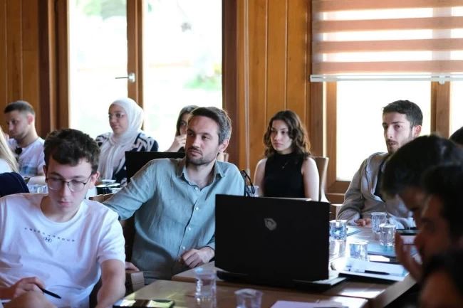 Kocaeli'de genç zihinler yapay zekâyı konuştu