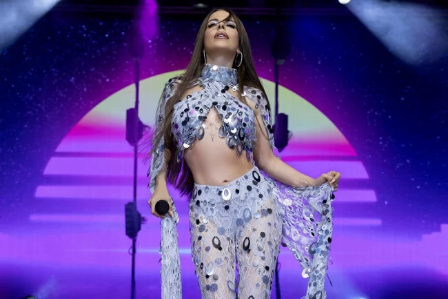 Simge Harbiye'de büyüledi: Yeni şarkısının müjdesini verdi…