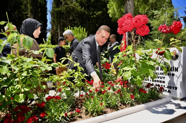 Balıkesir'de Başkan Ahmet Akın şehitleri unutmadı