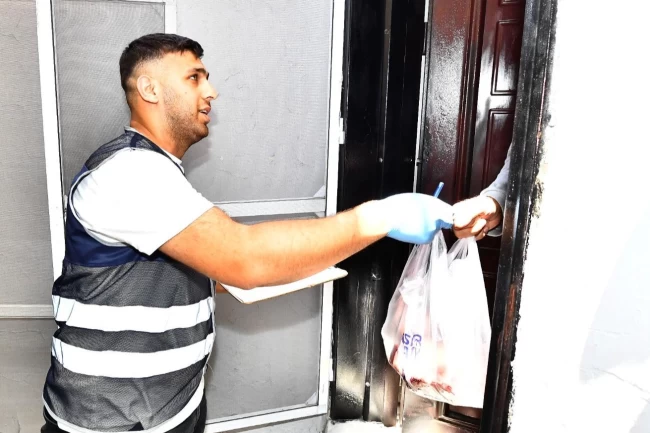 İzmir'de kurban eti bağışları ihtiyaç sahiplerine ulaştırılıyor