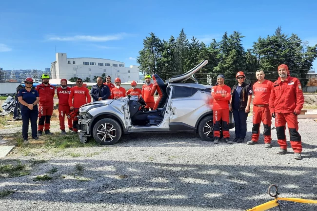 Kocaeli İtfaiyesi'nden AKUT'a eğitim desteği