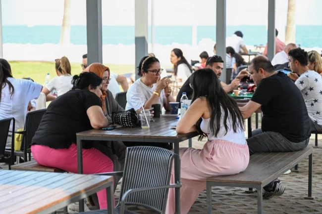 Mersin Büyükşehir'in kafeleri bayramda yoğun ilgi gördü