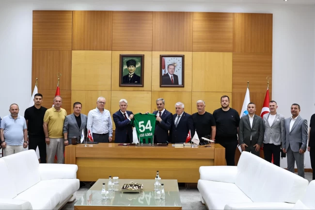 Sakaryaspor yönetimi Başkan Alemdar'ı ziyaret etti