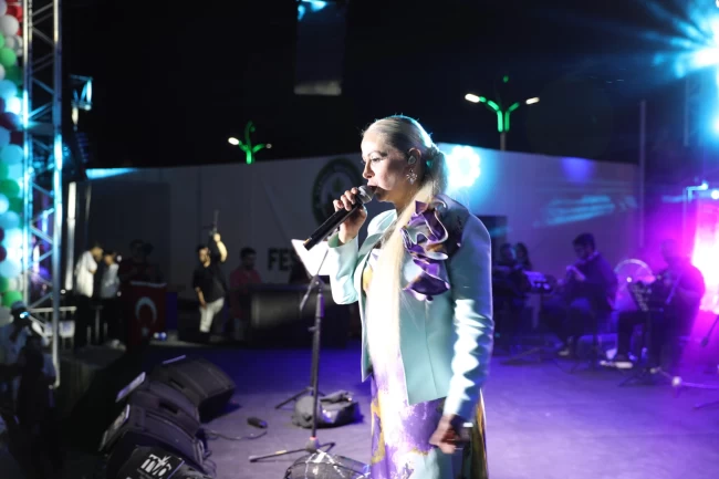 Mardin Yeşilli Kiraz Festivali'nde Niral Ünsal'dan Gazze vurgusu