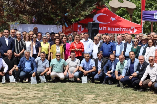 Kocaeli'nin muhtarlarına İzmit'te Babalar Günü buluşması