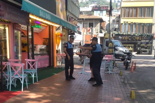 İzmit'te kaldırımlar yenileniyor