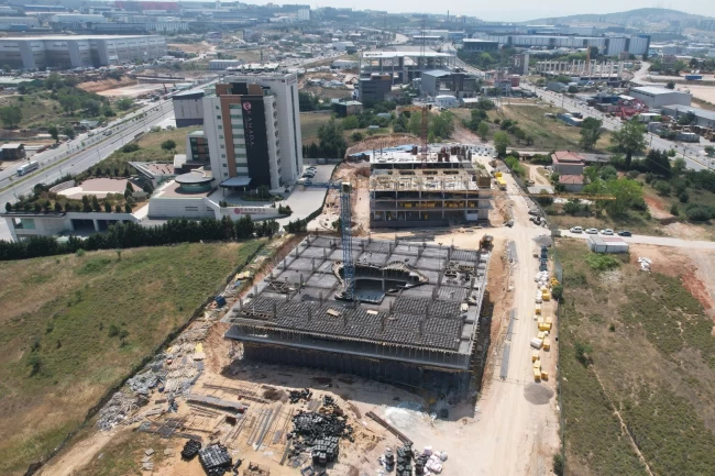 Çayırova Spor Lisesi'nde çalışmalar tüm hızıyla sürüyor