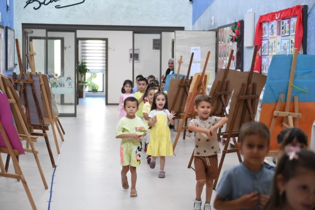 Bursa Osmangazi'de kreş öğrencilerinin karne sevinci