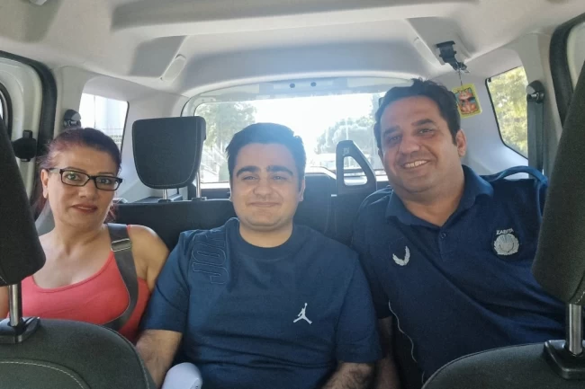 İzmir zabıta ekipleri YKS'ye giren öğrenciler için yardıma koştu