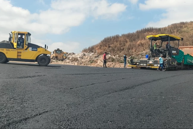 Kocaeli Büyükşehir'den İzaydaş'a yol bakım dokunuşu