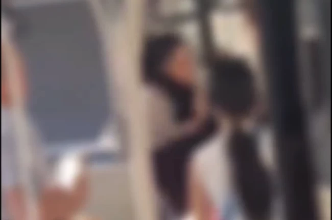 Denizli'de tesettürlü kadına hakarete gözaltı!