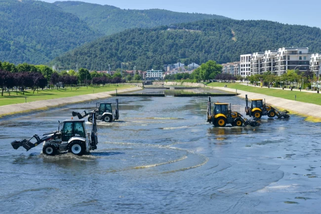 Bursa Büyükşehir'den Hüdavendigar'da dere temizliği