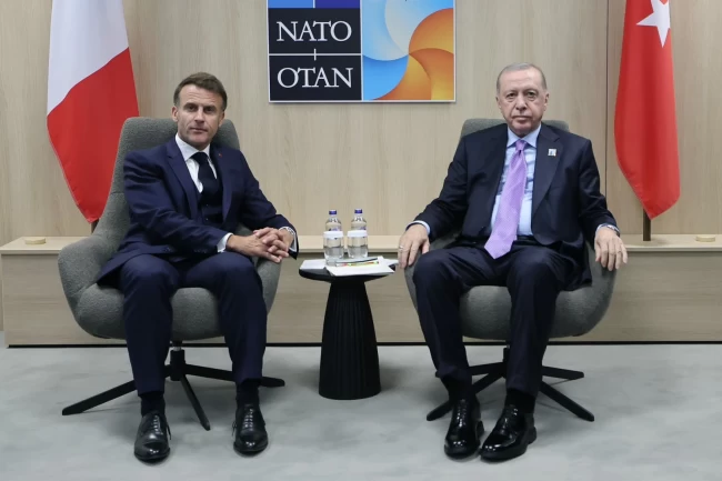 Erdoğan ve Macron Lahey'de görüştü