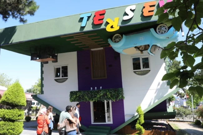 "Ters Ev" yenilenen yüzüyle misafirlerini ağırlıyor