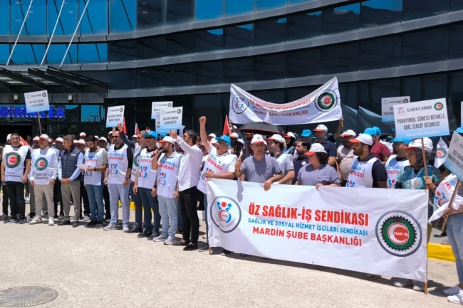 Mardin'de sağlık emekçileri kamu protokolüne tepki için alanda