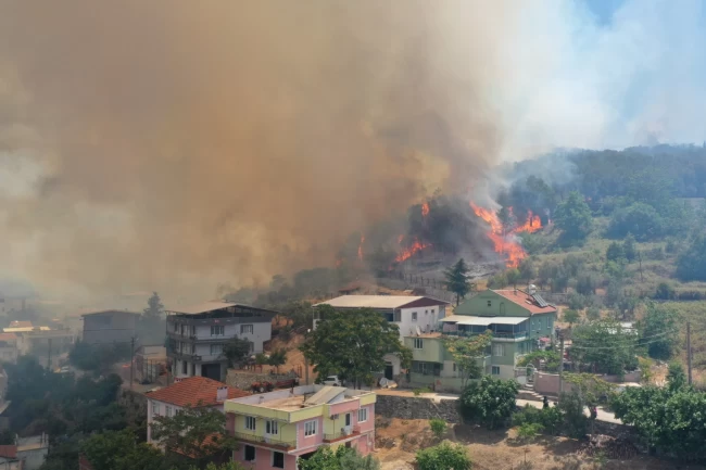 İsmetiye'deki yangına müdahaleyi Erkan Aydın takip etti