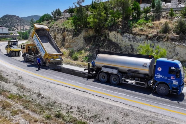 Denizli Büyükşehir'in asfalt mesaisi başladı