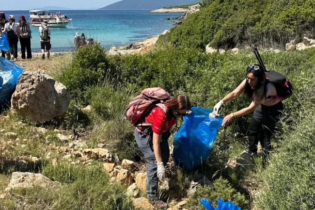 İzmir'de gençler Efes Mimas Yolu'nda doğayla buluştu