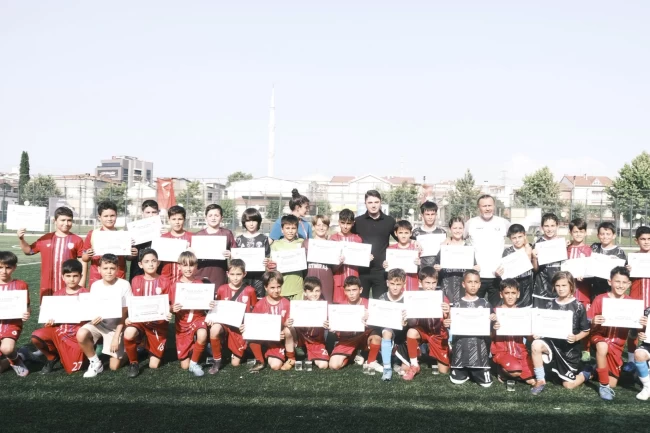 Minikler sertifikalarını Kaan Gürbüz'den aldı