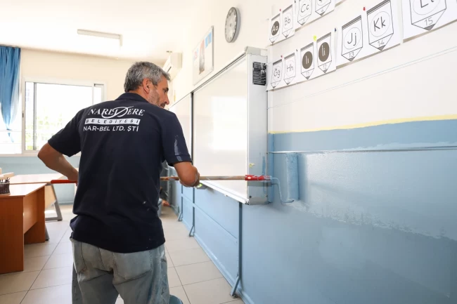 İzmir Narlıdere'de belediyeden okullara bakım desteği