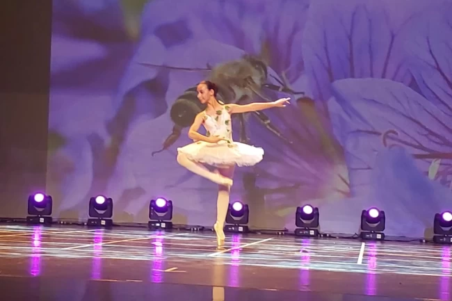 Muğlalı gençlerden büyüleyen bale performansı