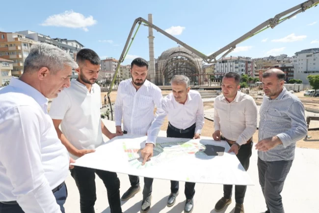 Kocaeli Çayırova Kent Meydanı'nda çalışmalar devam ediyor