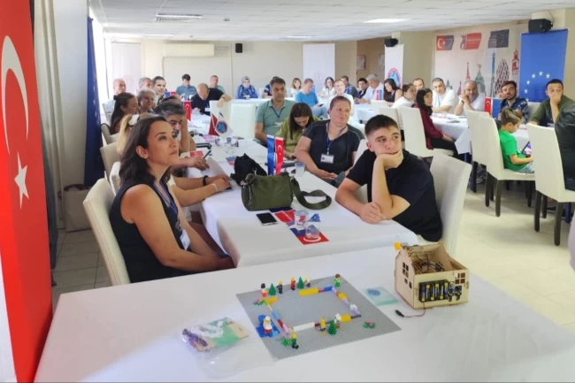 İzmir'de Erasmus+ Çalıştayı'nda yurt dışı deneyimler paylaşıldı