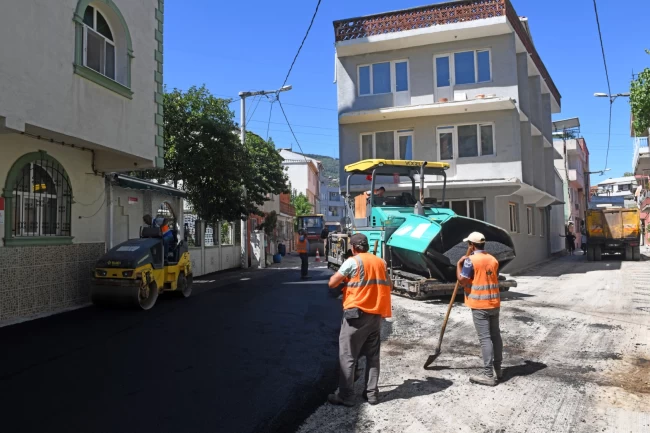 Bursa Osmangazi'nin yollarında yoğun mesai