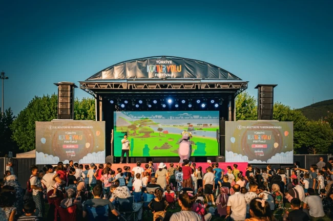Bursa Kültür Yolu Festivali'nde çocuk hem eğlendi, hem de sanatı öğrendi