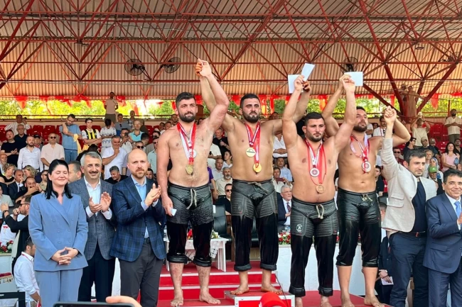 Gölcük Belediyespor pehlivanı Kırkpınar'da göz doldurdu