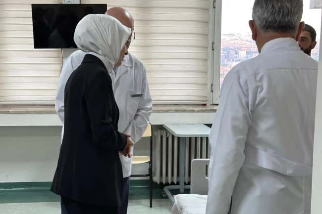 Bakan Göktaş, metan gazından zehirlenen askerleri GATA'da ziyaret etti