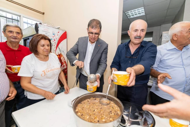 İzmir'de Başkan Tugay bereketi paylaştı