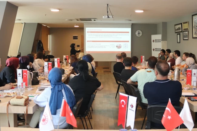 BEKSİAD'dan çocuk giysilerinde güvenlik eğitşnş