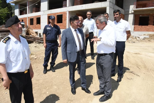 Mudanya'da 12 derslikli ortaokul inşaatına Kaymakam Terzi'den inceleme