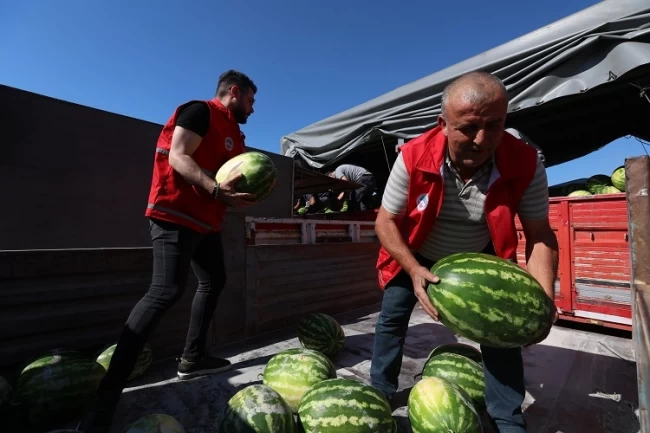 Kayseri Büyükşehir'den yaz sıcağında serinleten destek