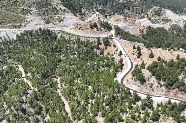 Antalya Büyükşehir'in kırsalda yol atağı sürüyor