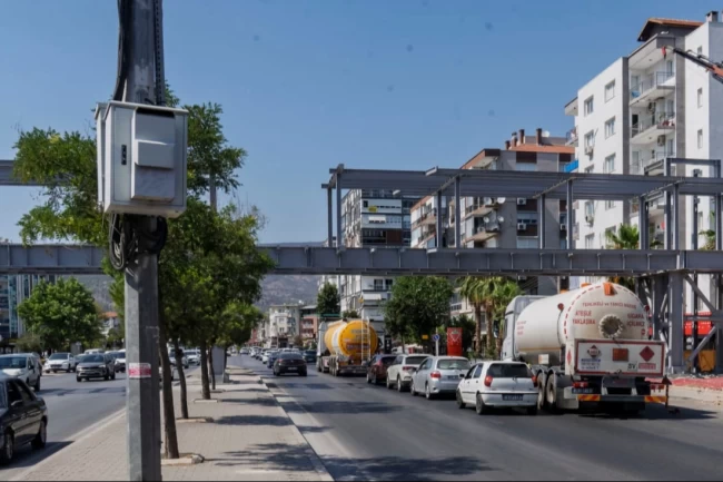 Yeni Girne Caddesi yayalar için daha güvenli oluyor