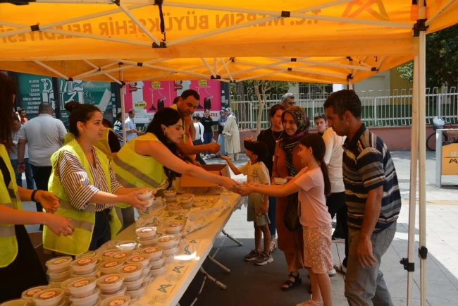 Mersin'de 20 bin kişiye aşure ikramı