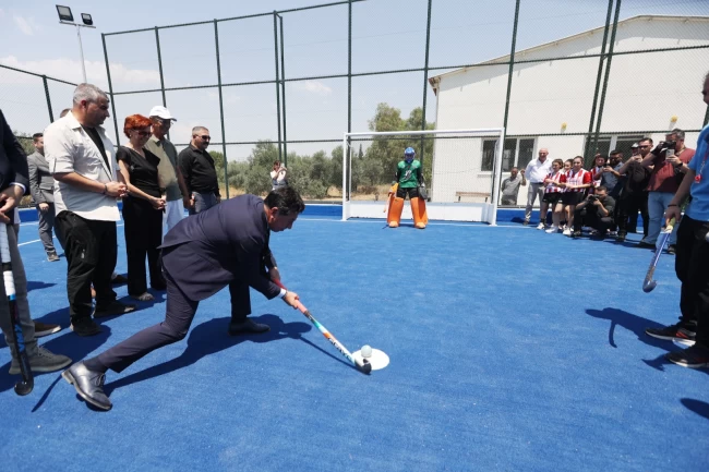 Yatağan'a çim hokeyi sahası açıldı