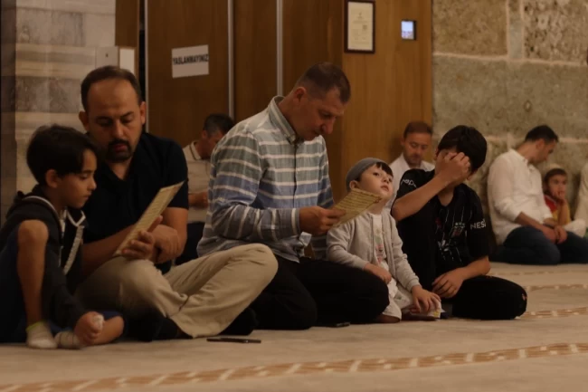 Çocuklar, Yeni Cuma'da 15 Temmuz ruhunu yaşadı