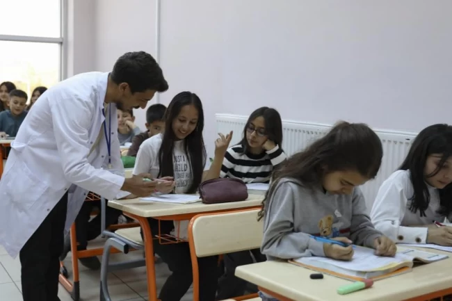 Mersin'de lise hayallerine Büyükşehir desteği