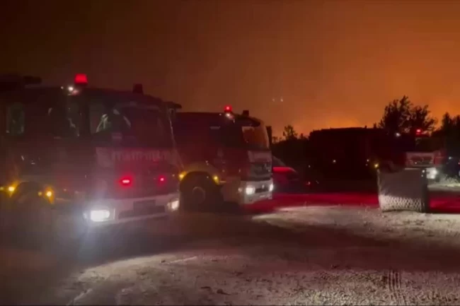 Tekirdağ Şarköy ve Çanakkale Ayvacık'ta yangınlara müdahale sürüyor