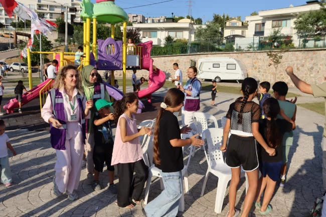 İzmit Tüysüzler'de çocuklar eğlenceye doydu