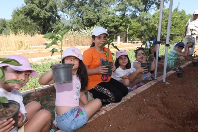 Muğla'da minik eller umut ekiyor