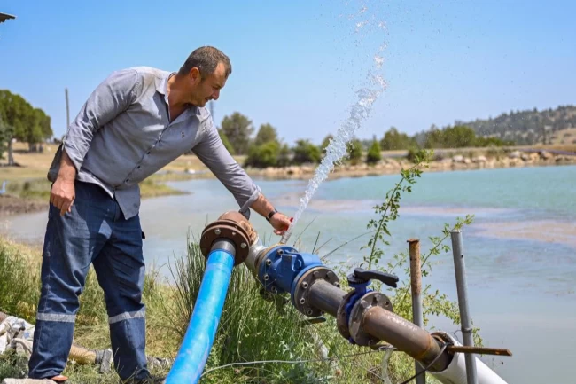 Mersin'de sulama borusu desteğiyle çiftçiye can suyu