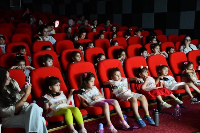 Bilecik'te çocuklara ücretsiz sinema şöleni